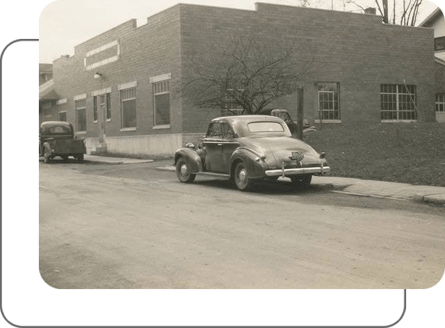 Old stylish Cars in the Town